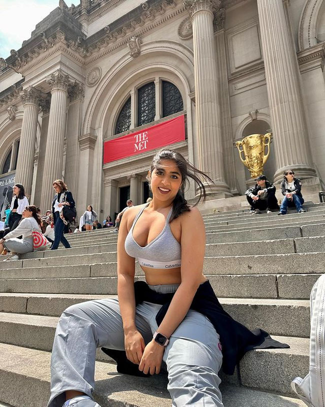 Staggering Glamour Show Of Nikita Sharma In New York